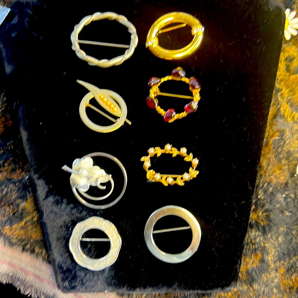 Take these 8 Brooches for one price